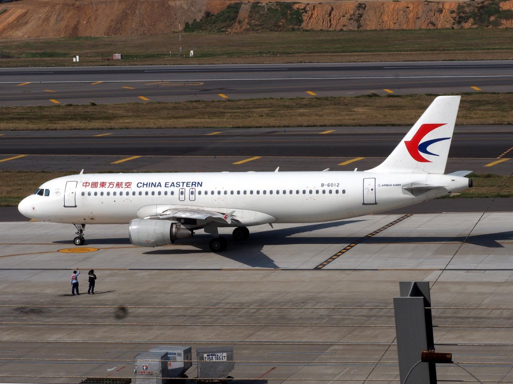 Queda de avião na China matou todas as 132 pessoas a bordo, confirmam autoridades