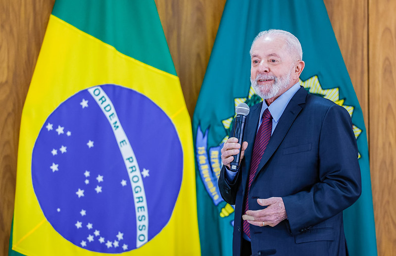 ‘Me parece que pessoas não cuidaram das comportas’, diz Lula sobre enchentes no RS