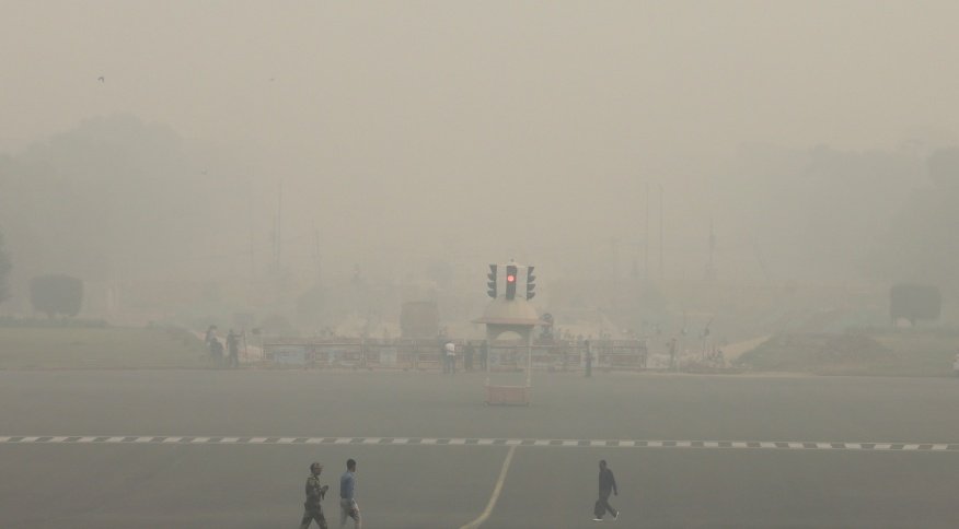 Na Índia, forte poluição escurece capital e leva ao fechamento de escolas
