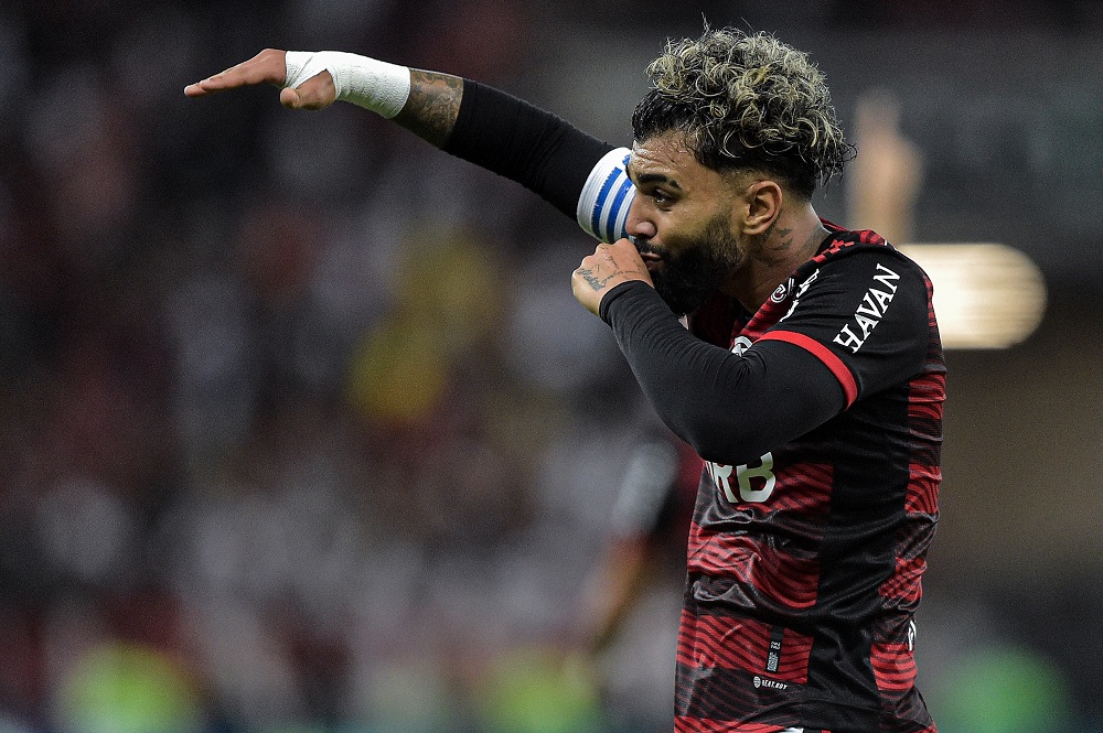 Flamengo bate o América-MG por 3 a 0 e se aproxima do G-6