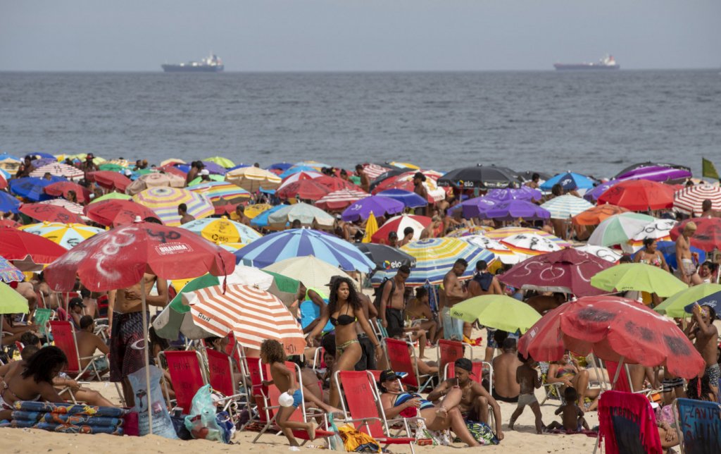 Prefeitura do Rio restringe funcionamento de bares e proíbe circulação na madrugada
