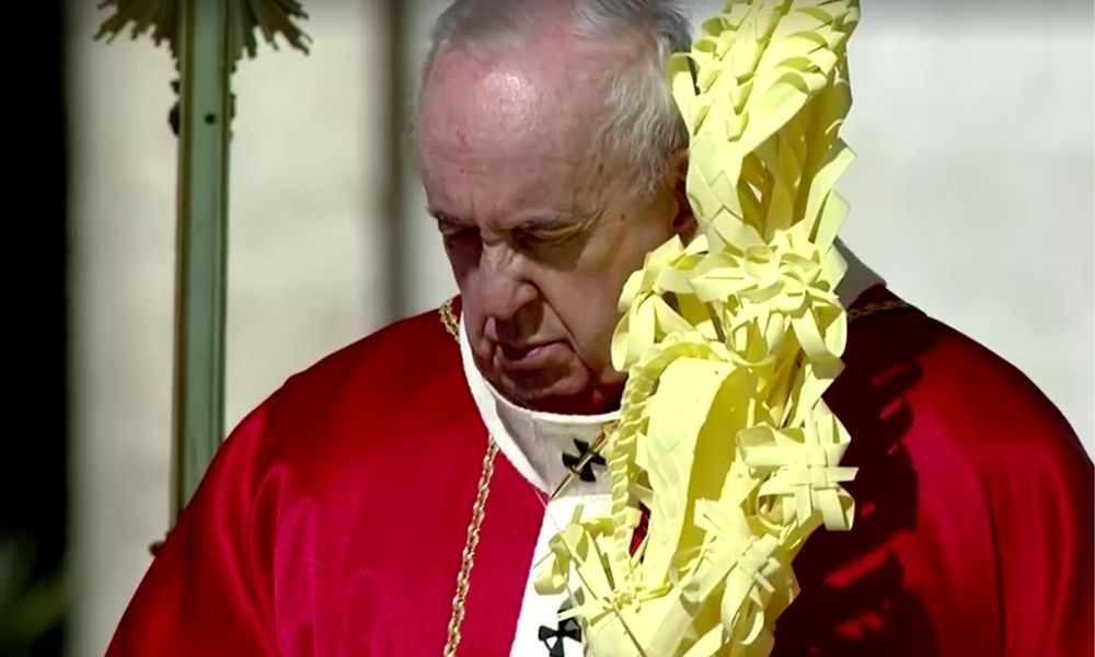 ‘Papa Francisco melhora progressivamente e voltou ao trabalho’, afirma Vaticano