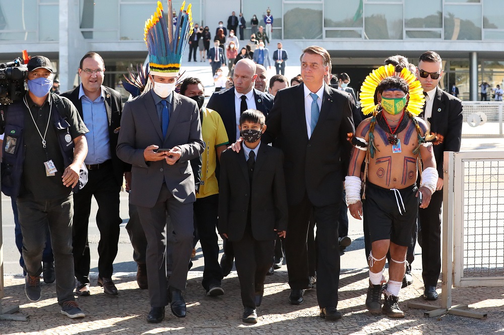 Bolsonaro afirma que indígenas são a favor de mineração em suas terras porque querem progredir