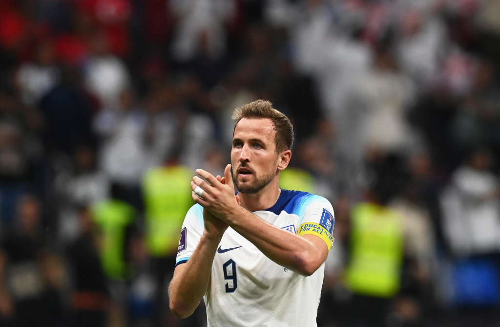Kane celebra classificação da Inglaterra e comenta fim de jejum na Copa: ‘Melhor sensação’
