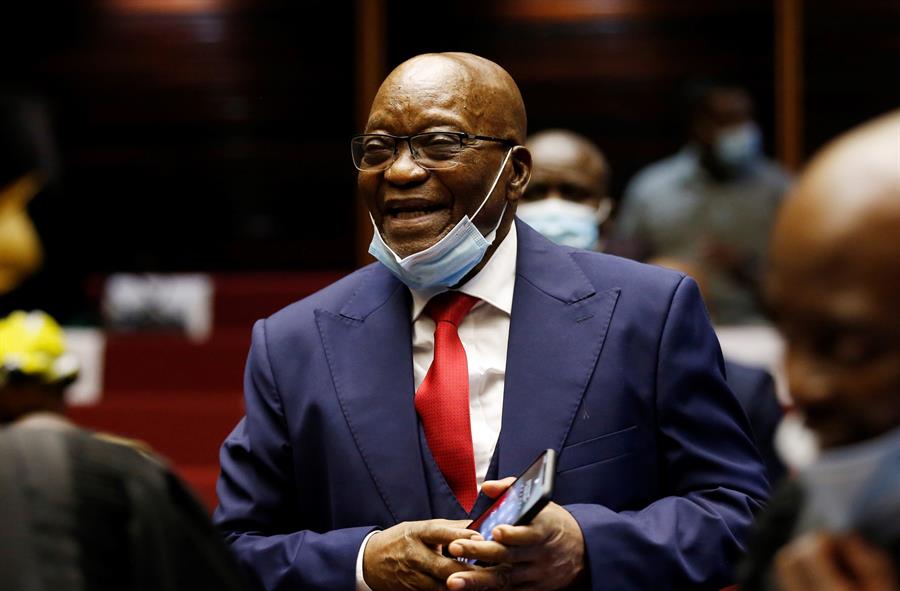 Ex-presidente da África do Sul é condenado à prisão por desacato à Justiça