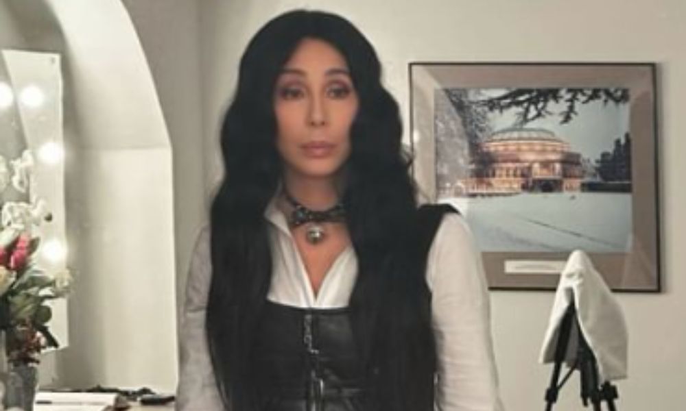 Cher entra com pedido de tutela financeira de filho de 47 anos 
