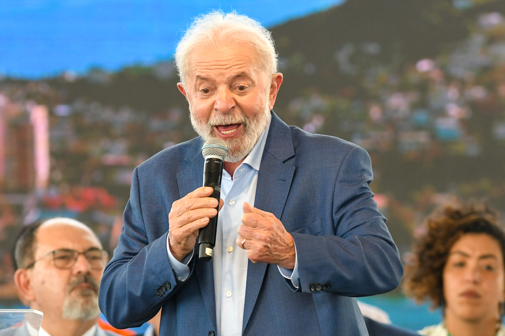 Lula promete ‘recuperar’ Petrobras e a indústria naval brasileira