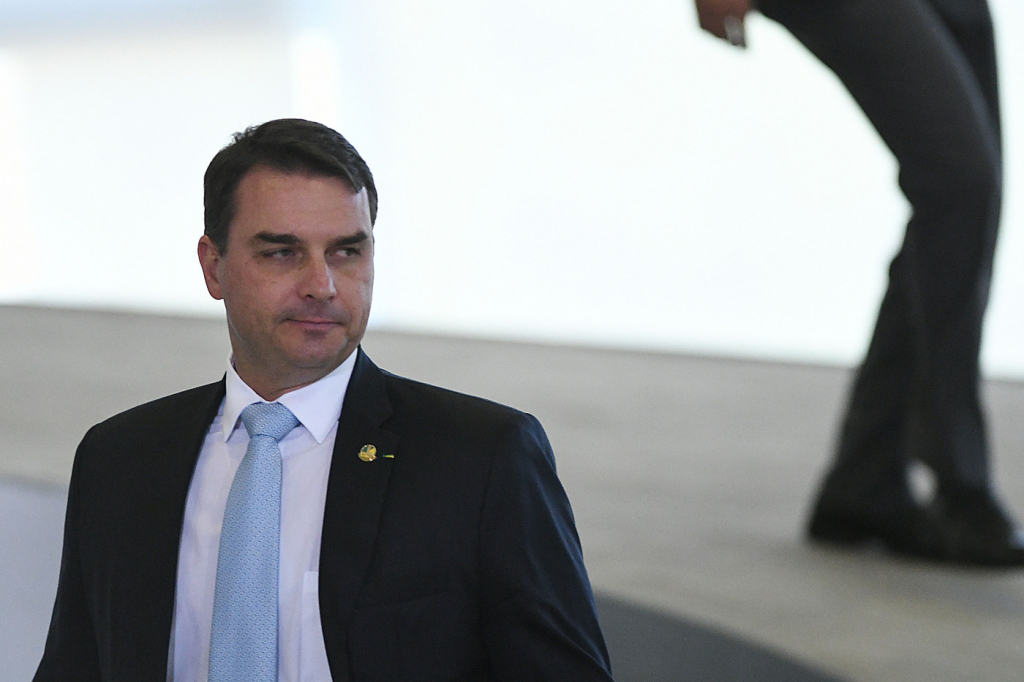 MP-RJ entra com recurso de embargos de declaração antes de reiniciar investigação contra Flávio Bolsonaro