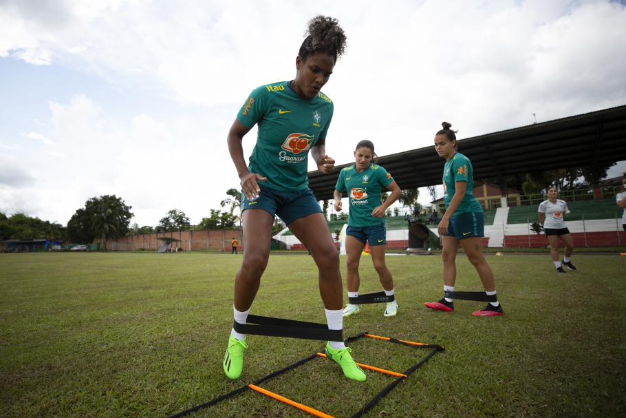 Seleção feminina do Brasil fica completa com chegadas de Luana e Duda Francelino