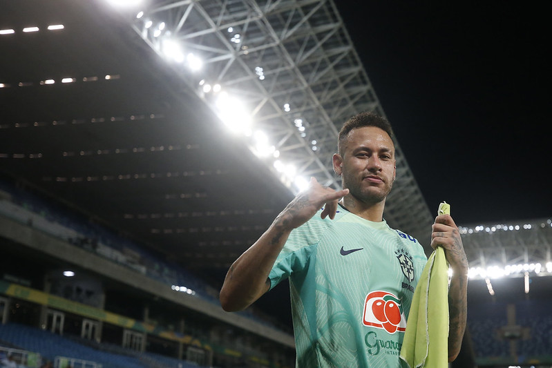 Craque Neto diz que torcida deveria ‘mijar’ em seleção brasileira, e Neymar reage: ‘Babaca fanfarrão’