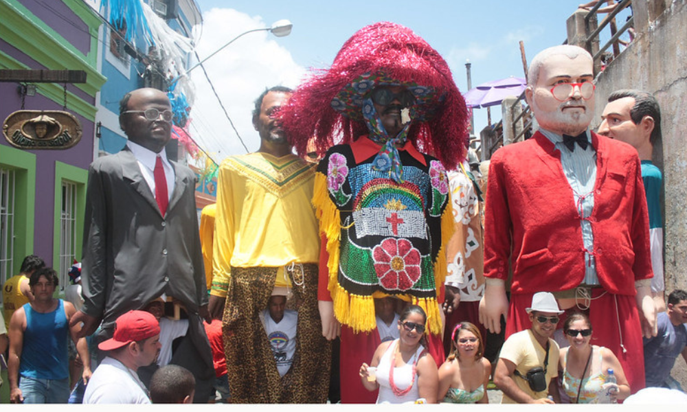 Maior representação do Carnaval de Olinda, Bonecos Gigantes fazem 34º desfile nesta terça