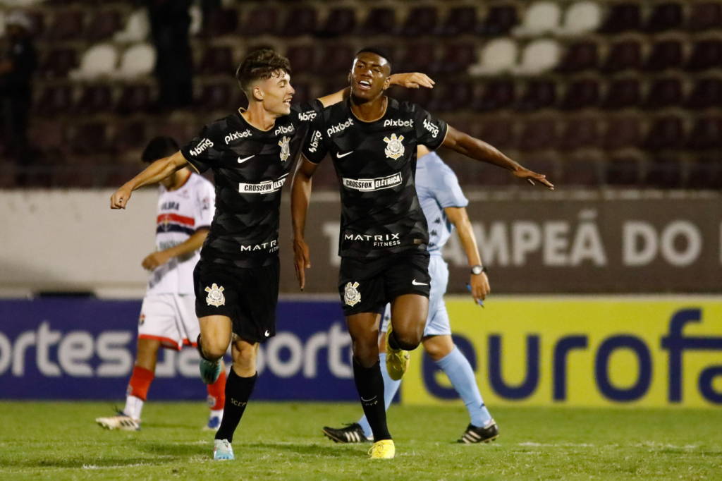 Copinha: Corinthians sofre, mas vira contra o Fast Clube e vence por 3 a 1