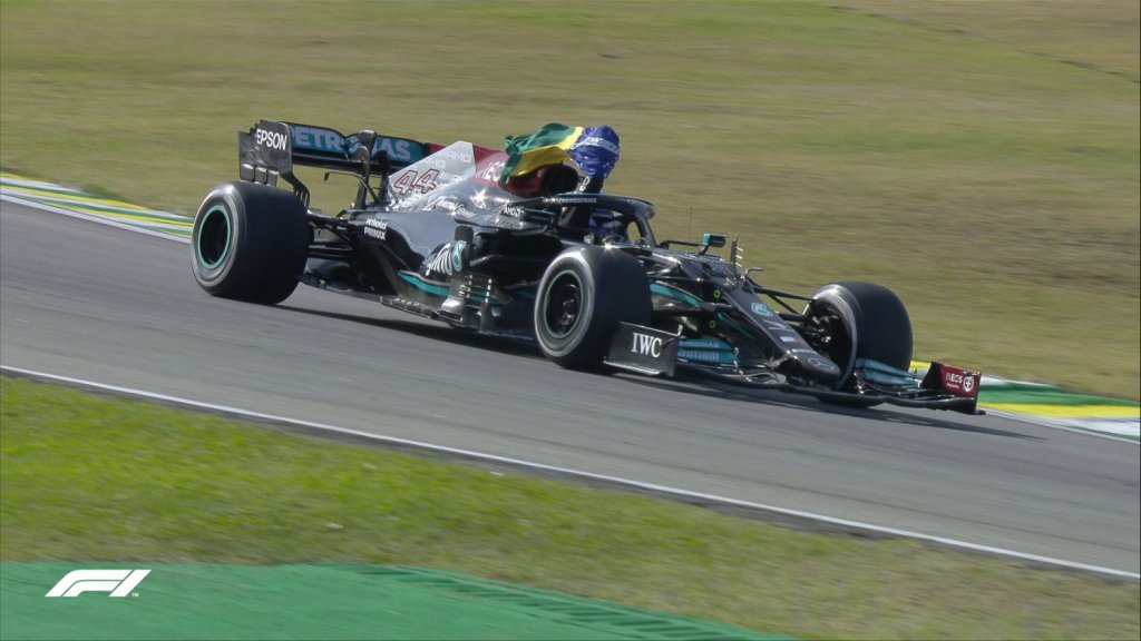 Lewis Hamilton sai da 10ª posição para vencer o GP do Brasil; Verstappen é 2º e Bottas é 3º