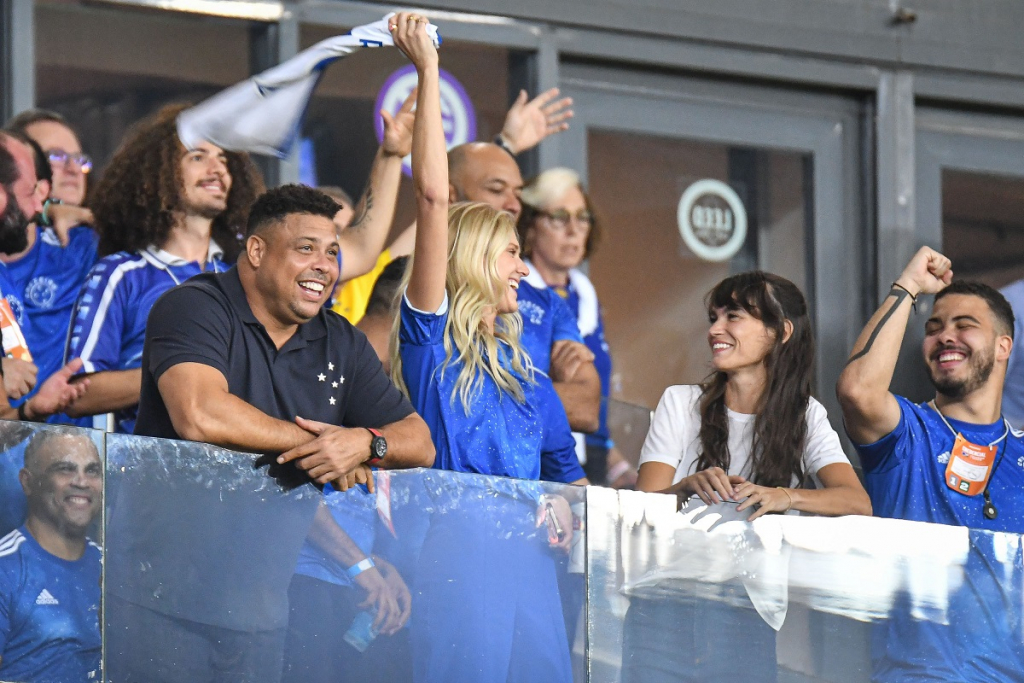 Dono do Cruzeiro, Ronaldo Fenômeno festeja retorno para a Série A: ‘Enredo de cinema’