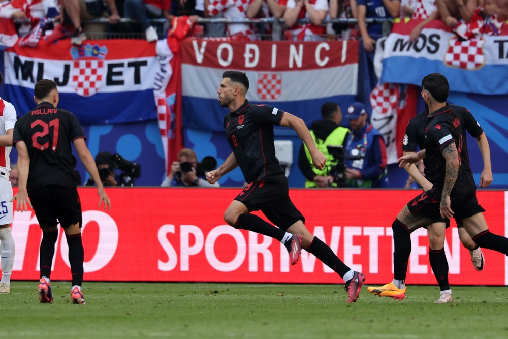 Albânia de Sylvinho arranca empate contra a Croácia nos acréscimos e conquista primeiro ponto na Eurocopa 