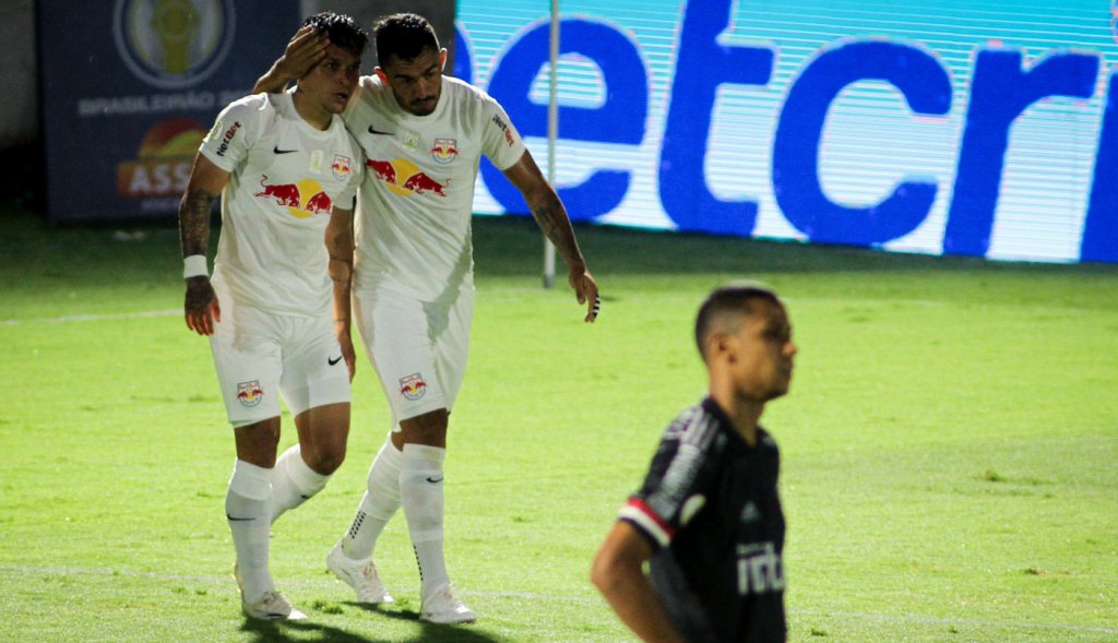 Em jogo recheado de gols, RB Bragantino goleia o São Paulo no Brasileirão