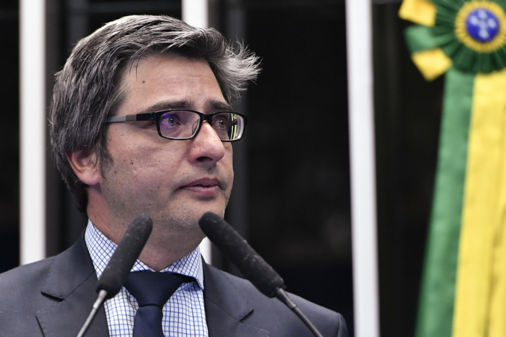 PEC da Transição ‘vai comprometer o futuro do país’, afirma senador do PL