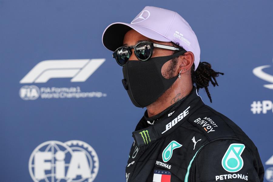 Com Covid-19, Lewis Hamilton diz ‘se sentir ótimo’ e quer correr o GP de Abu Dhabi no domingo