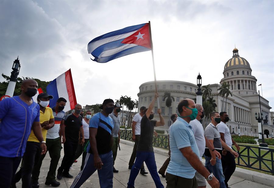 EUA ampliam sanções contra Cuba por repressão de protestos em julho