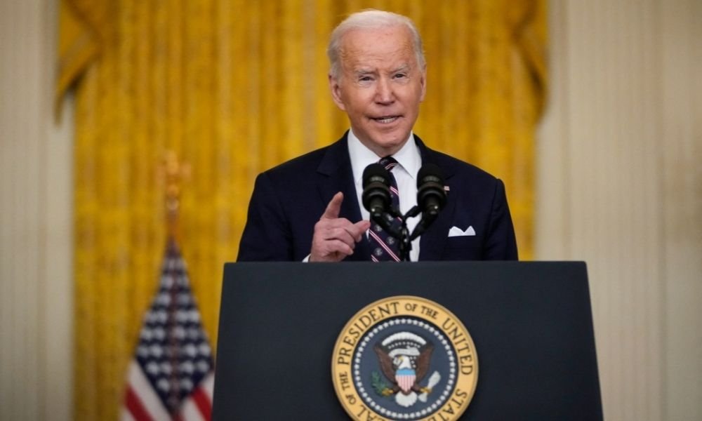 Biden anuncia sanções contra a Rússia e diz que Putin vai avançar mais sobre a Ucrânia