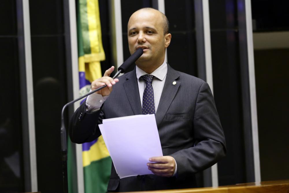 Vitor Hugo lamenta morte de Olimpio e chama pedido de afastamento de Bolsonaro de ‘descabido’