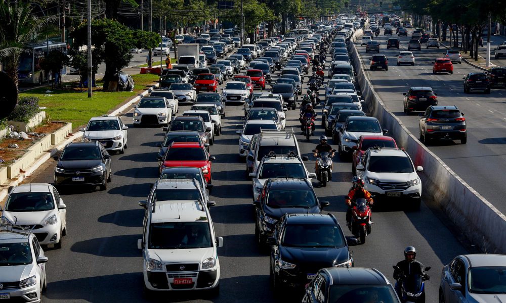 São Paulo registra mais de 720 km de trânsito lento na manhã desta quinta-feira