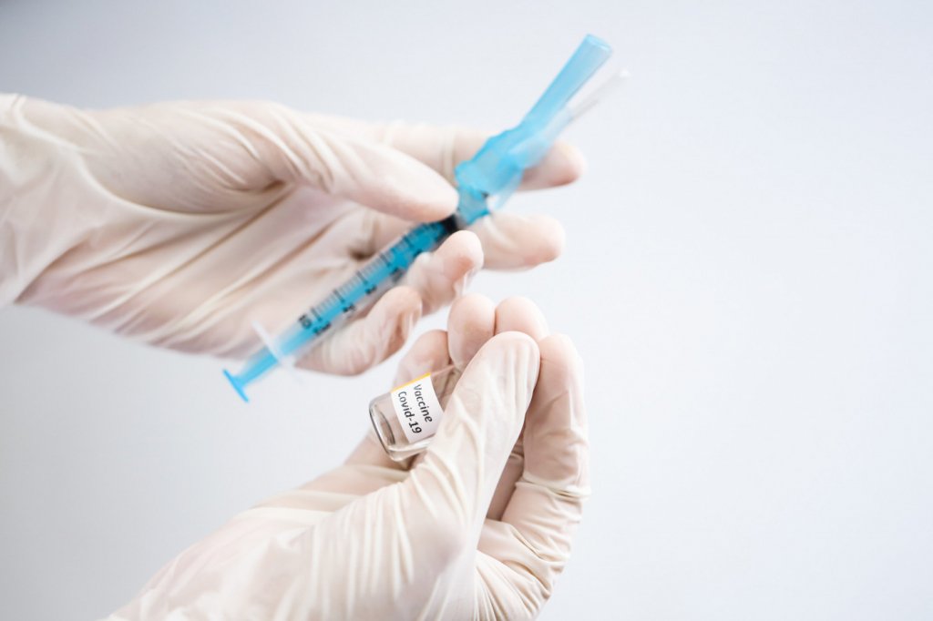 China aprova vacina da Sinopharm contra Covid-19 e deve distribuí-la gratuitamente