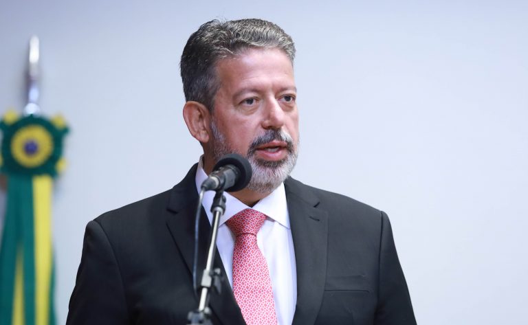 Arthur Lira adia decisão sobre sucessão na Câmara depois das eleições municipais 