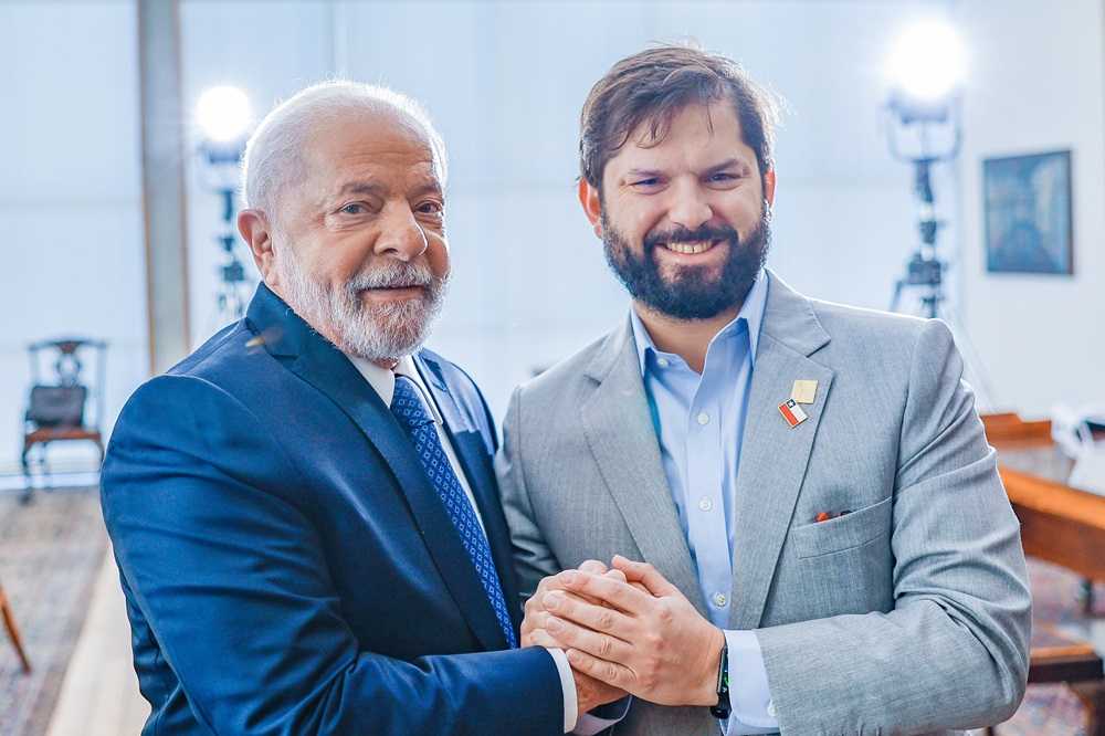 Lula e Boric conversam por telefone após cancelamento da Celac e enfatizam cooperação regional 