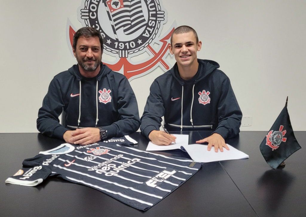 Corinthians renova contrato de Gabriel Moscardo; veja detalhes