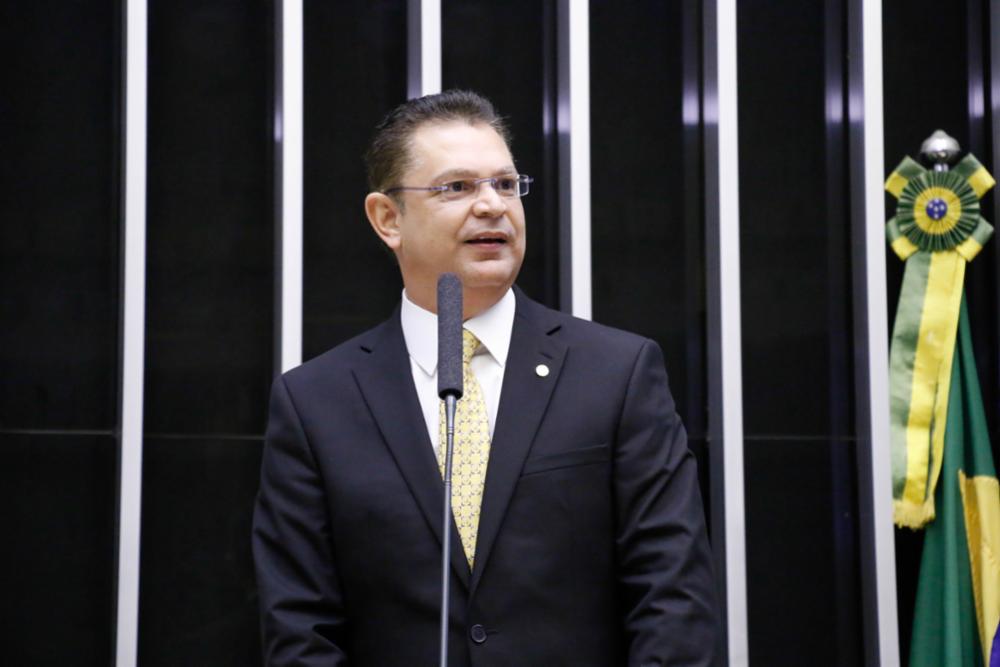 Presidente da Frente Parlamentar Evangélica diz que bancada apoia reeleição de Lira