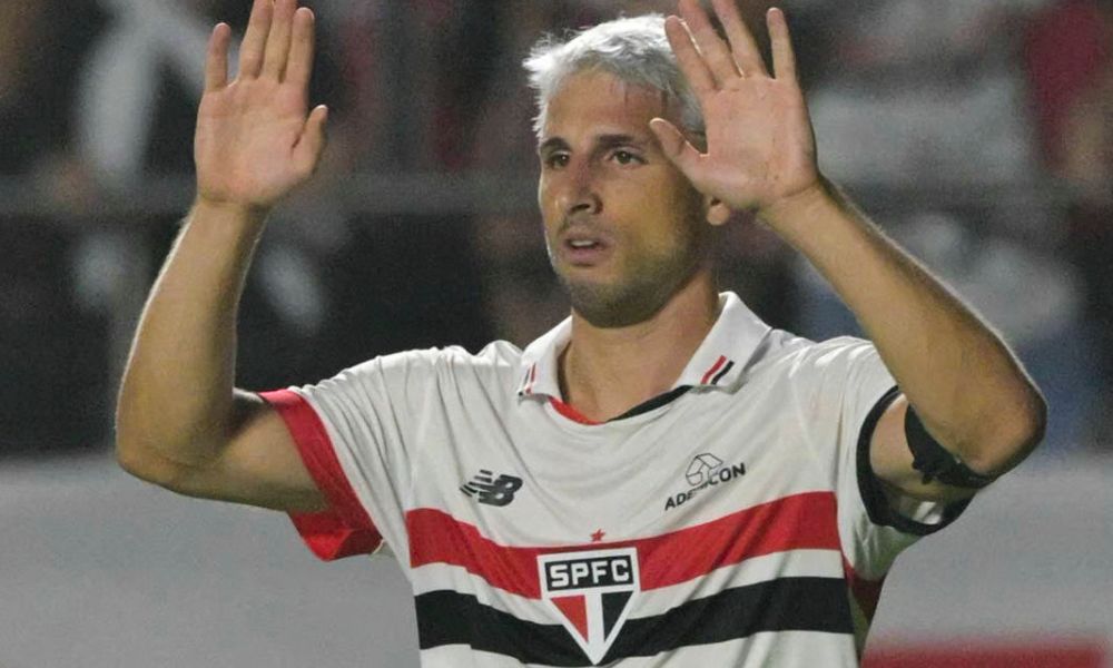 São Paulo faz dois gols no fim, vence Cobresal na Libertadores e alivia pressão
