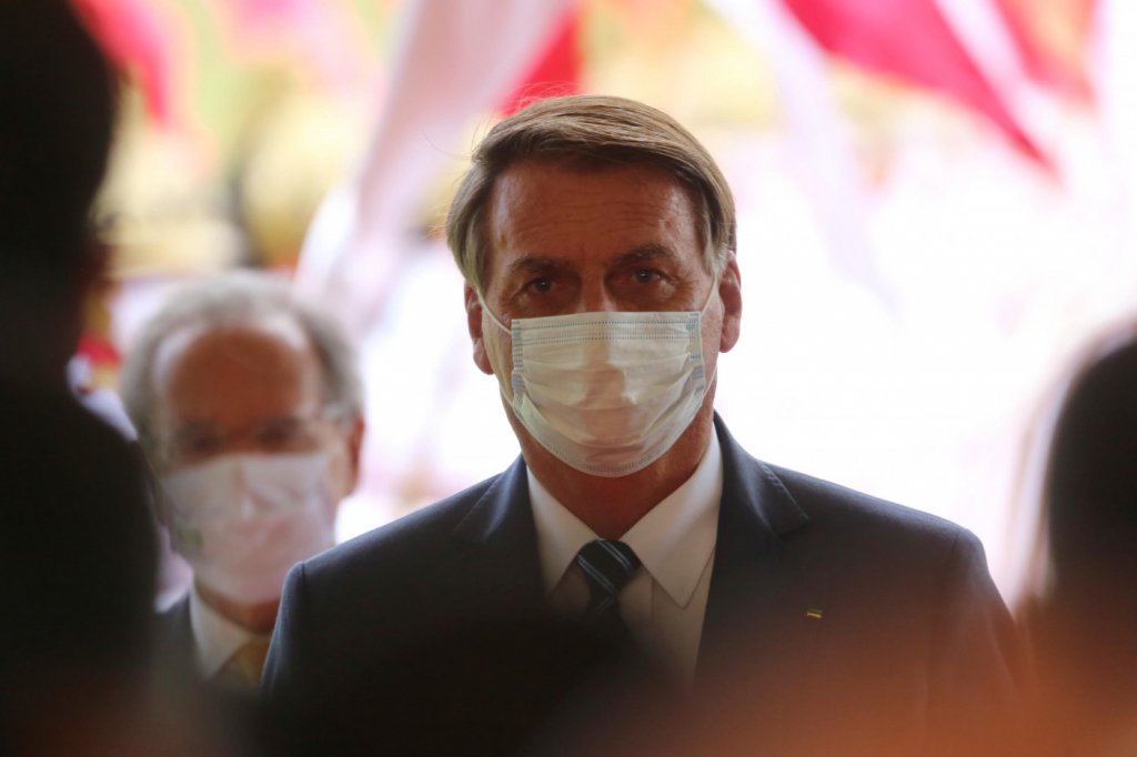 Popularidade de Bolsonaro apresenta melhora com lançamento do Auxílio Brasil