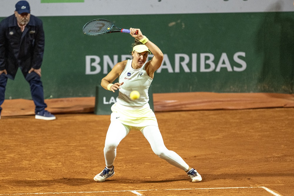 Bia Haddad leva virada de italiana e é eliminada em dia terrível para brasileiros em Roland Garros