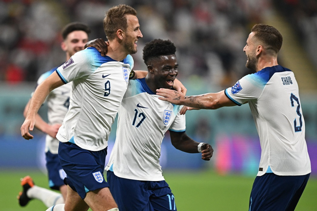Com dois de Saka, Inglaterra goleia Irã por 6 a 2 e estreia bem na Copa do Mundo 2022