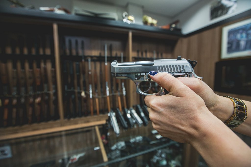 Governo zera imposto de importação para pistolas e revólveres