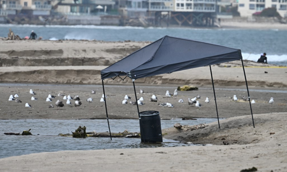 Corpo é encontrado em barril na praia de Malibu nos EUA
