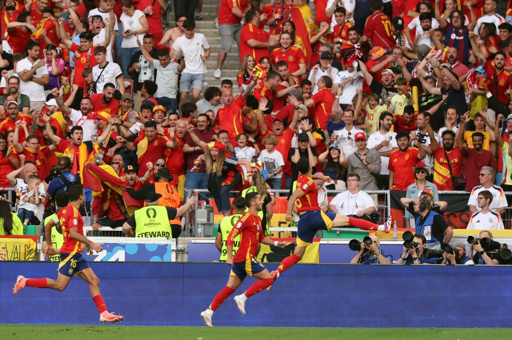 Espanha elimina a Alemanha e vai às semifinais da Eurocopa com gol no final da prorrogação 