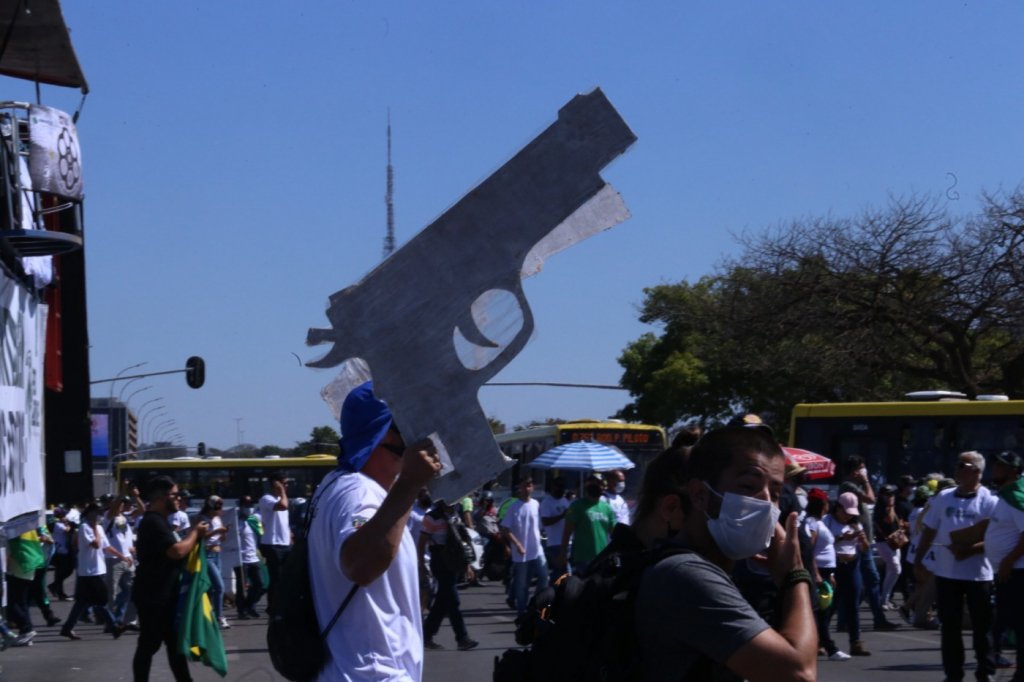 Manifestação pró-armas reúne apoiadores de Bolsonaro em Brasília; veja imagens