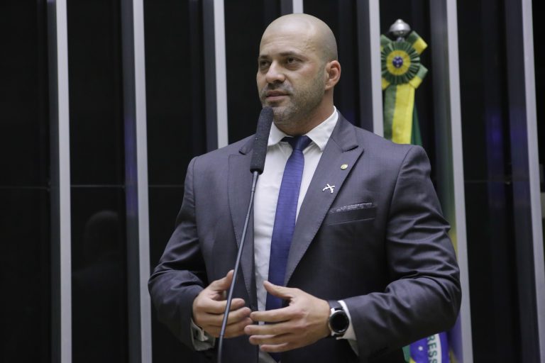 Moraes dá prazo de 15 dias para que Daniel Silveira seja interrogado pela Polícia Federal
