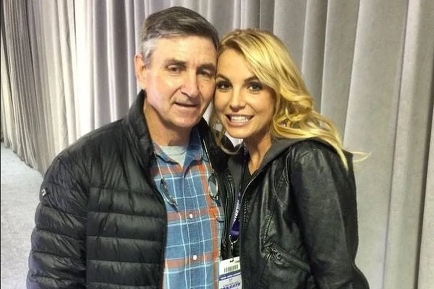 Pai de Britney Spears tem perna amputada após contrair infecção grave
