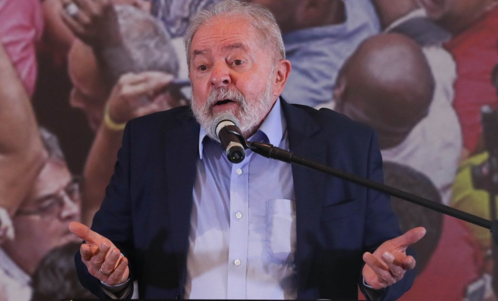 Juiz da Lava Jato manda processos de Lula ao DF, mas mantém bloqueio de bens