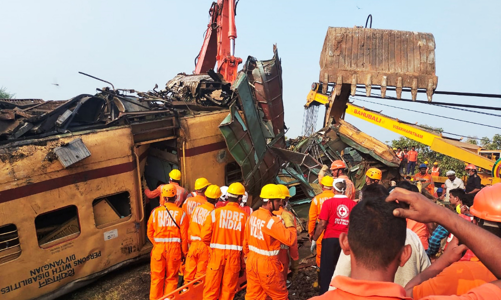 Colisão de trens na Índia deixa ao menos 13 mortos e mais de 50 feridos