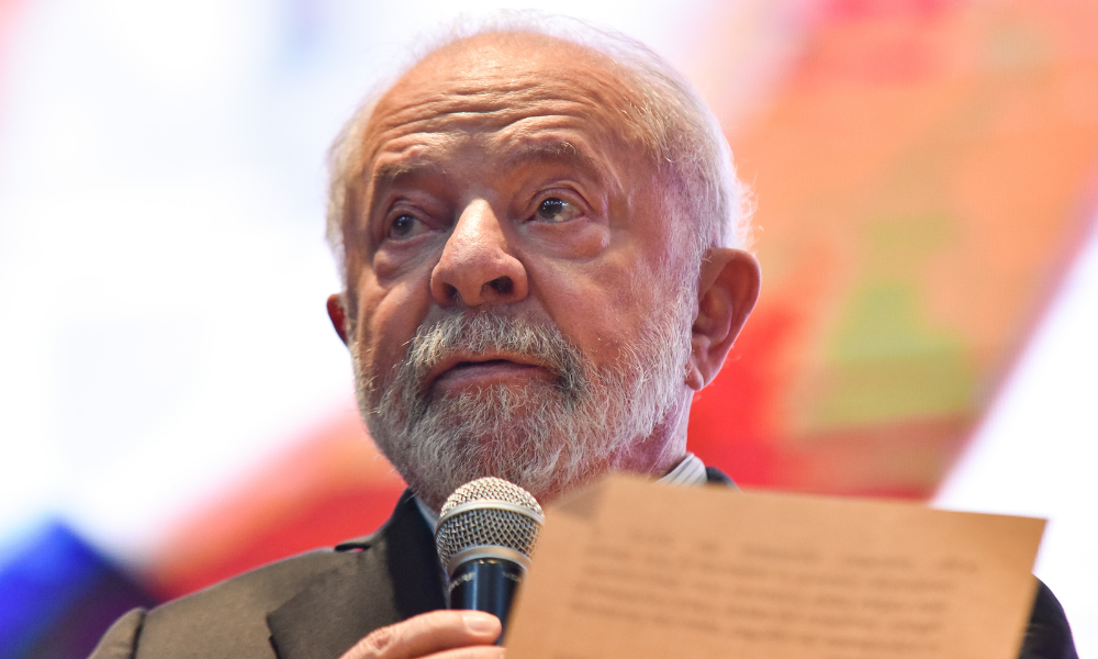 Lula pede mobilização contra extradição de Assange e diz que sua prisão vai contra a defesa da democracia