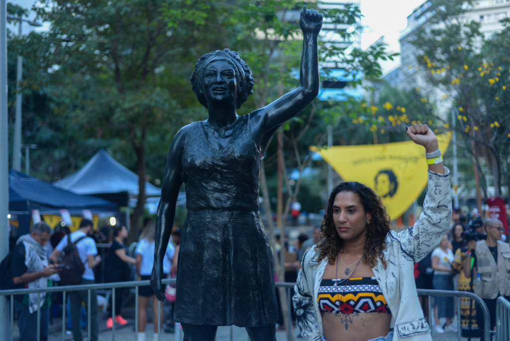 Assassinada em 2018, Marielle Franco ganha estátua no centro do Rio de Janeiro