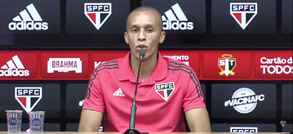 Meia da base do São Paulo polemiza ao dizer que clube está montando ‘time sub-40’