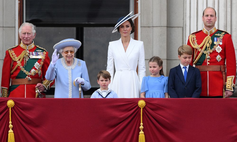 Quem assume o trono britânico após a morte de Elizabeth II? Veja a linha de sucessão