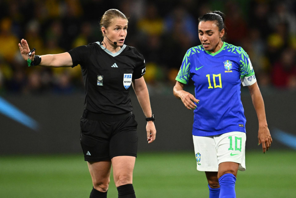 Marta desabafa sobre campanha do Brasil na Copa do Mundo e não descarta ir a Paris-2024