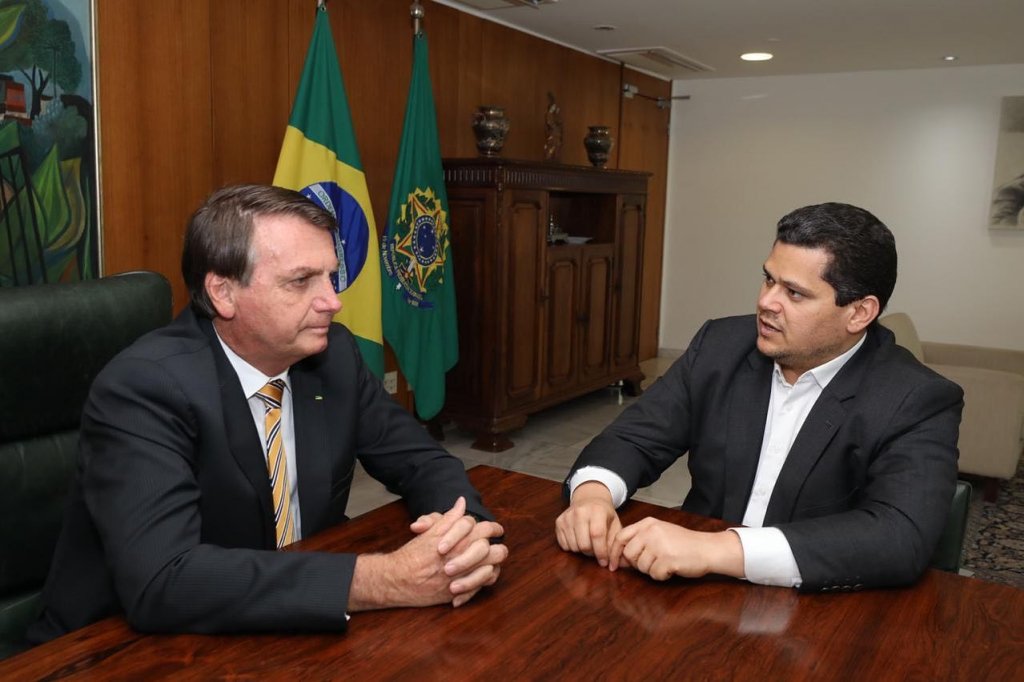 Alcolumbre convida Bolsonaro ao Amapá para ‘ver situação do apagão de perto’