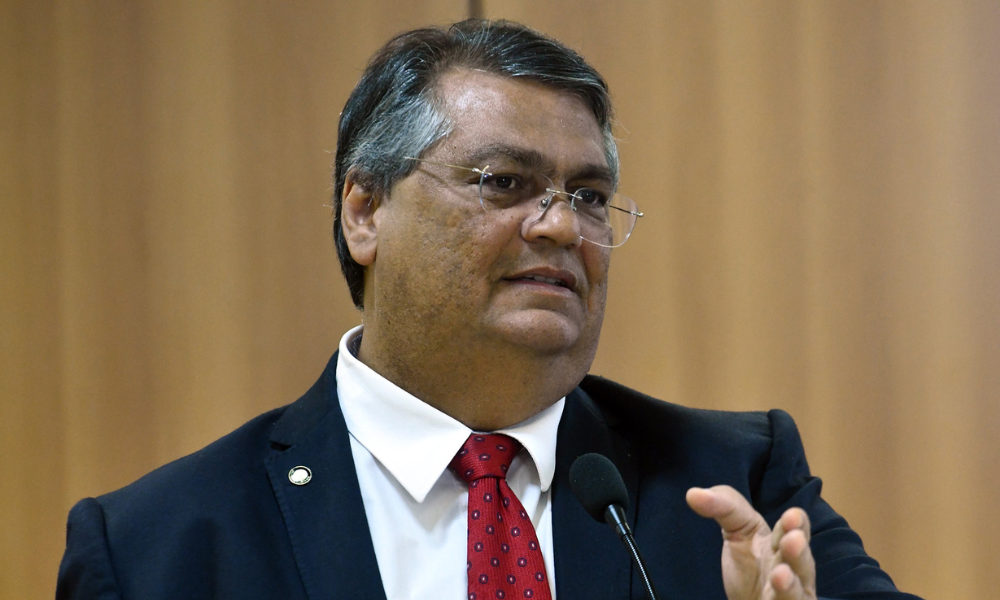 ‘Acabou o liberou geral de armas no Brasil’, afirma ministro da Justiça